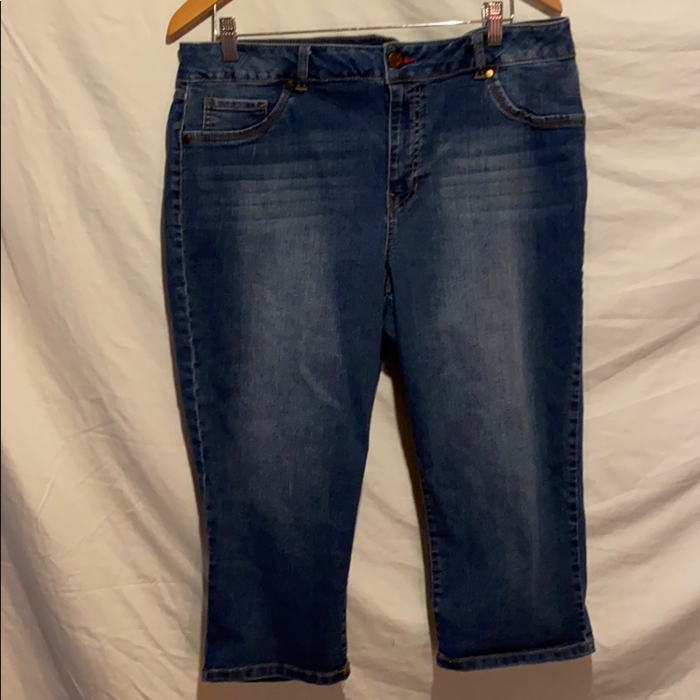 Capri length stretchy jeans 20W